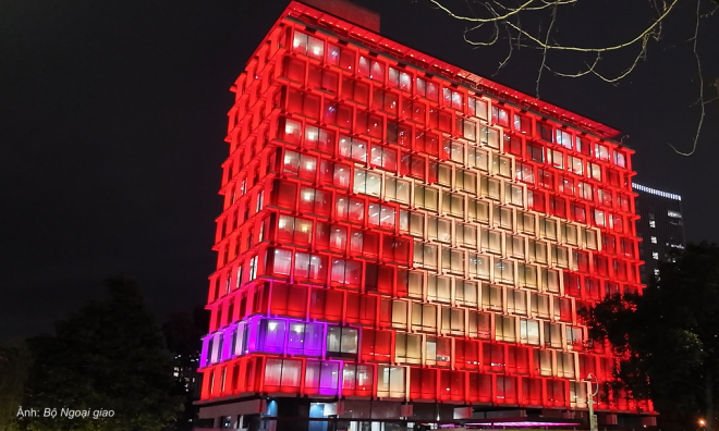 Vietnam's national flag illuminated on Perth town hall for the first time
