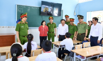 Nearly 8.5 billion VND supports people and students in Ca Mau