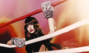 Lisa incorporates Muay Thai, tuk-tuks into 'Sawadika' song