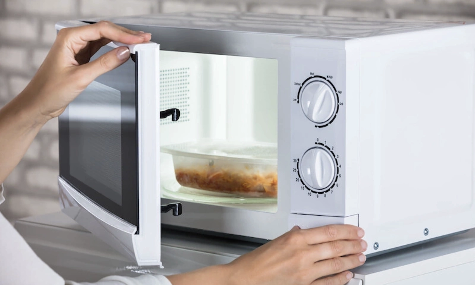 Doctor highlights three microwave errors that can harm health