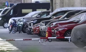 Man pursued and stabbed parking guard over fee dispute