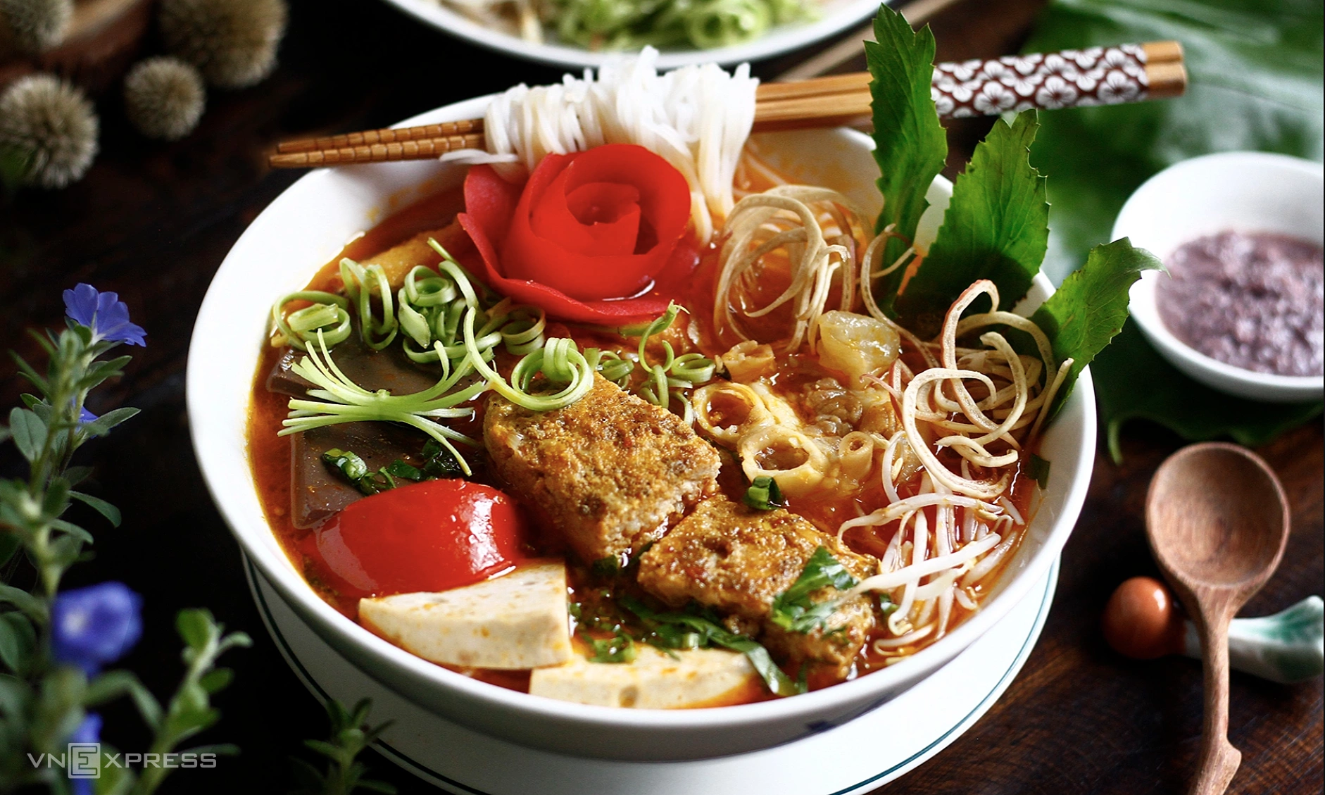 Consuming hot food and drinks above 65 degrees Celsius increases risk of mucosal damage