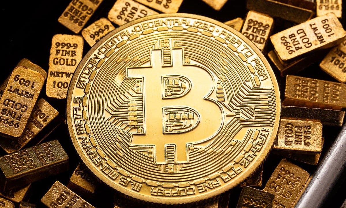 Bitcoin increasingly outperforms gold amid global public debt concerns