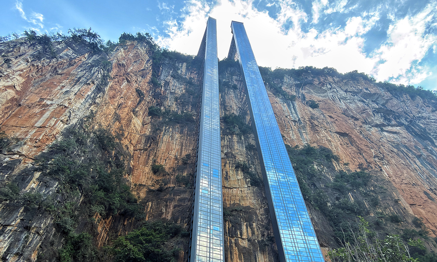 Cliffside elevator nearly 300 meters high takes students to school