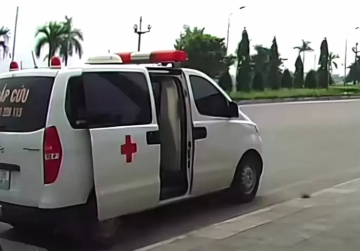 Family of critically ill patient charged 9,5 million dong for a 16 km ambulance ride
