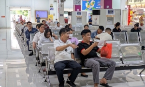 Sales open for 300,000 Tet train tickets, prices up to nearly 4 million dong
