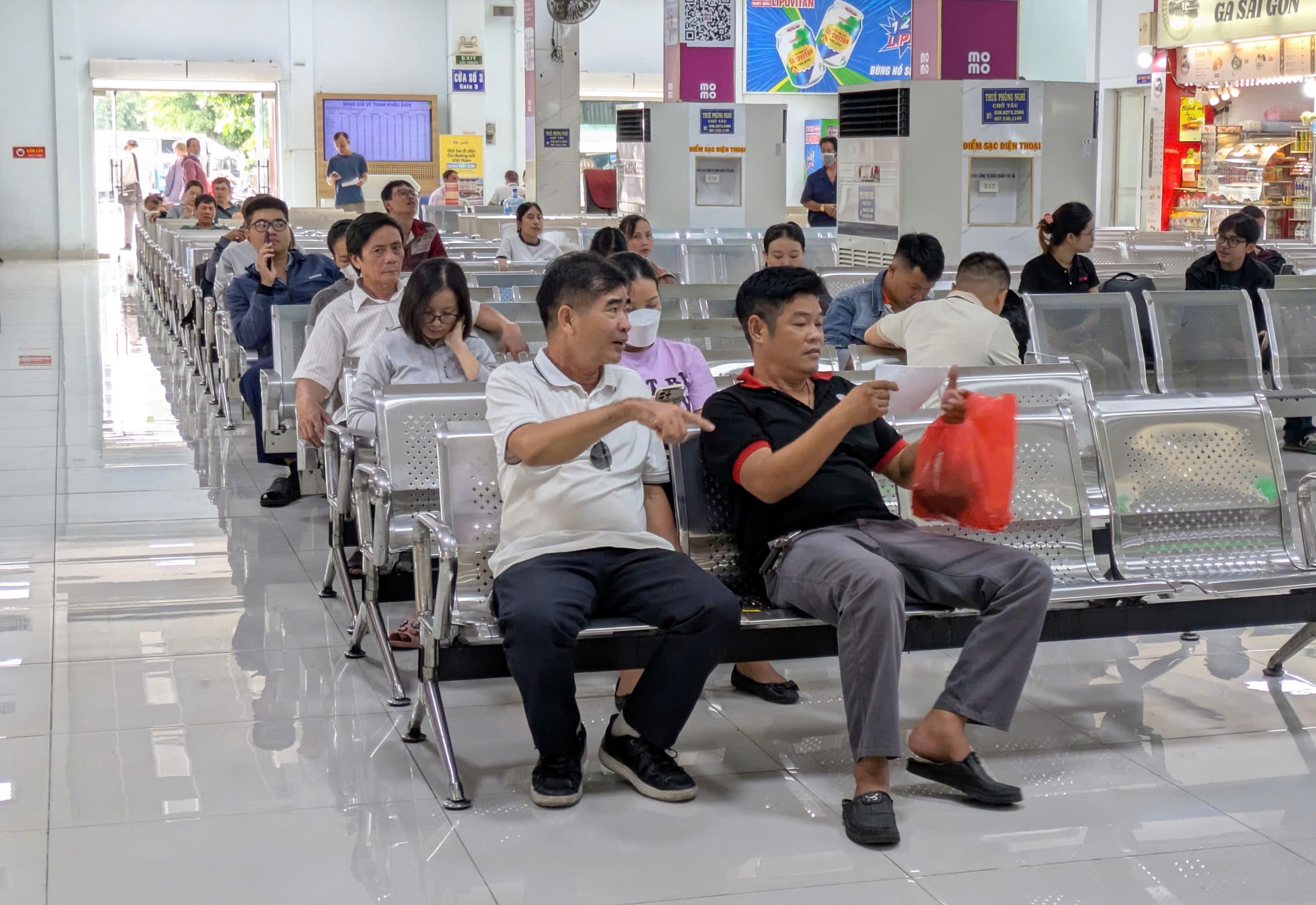 Sales open for 300,000 Tet train tickets, prices up to nearly 4 million dong