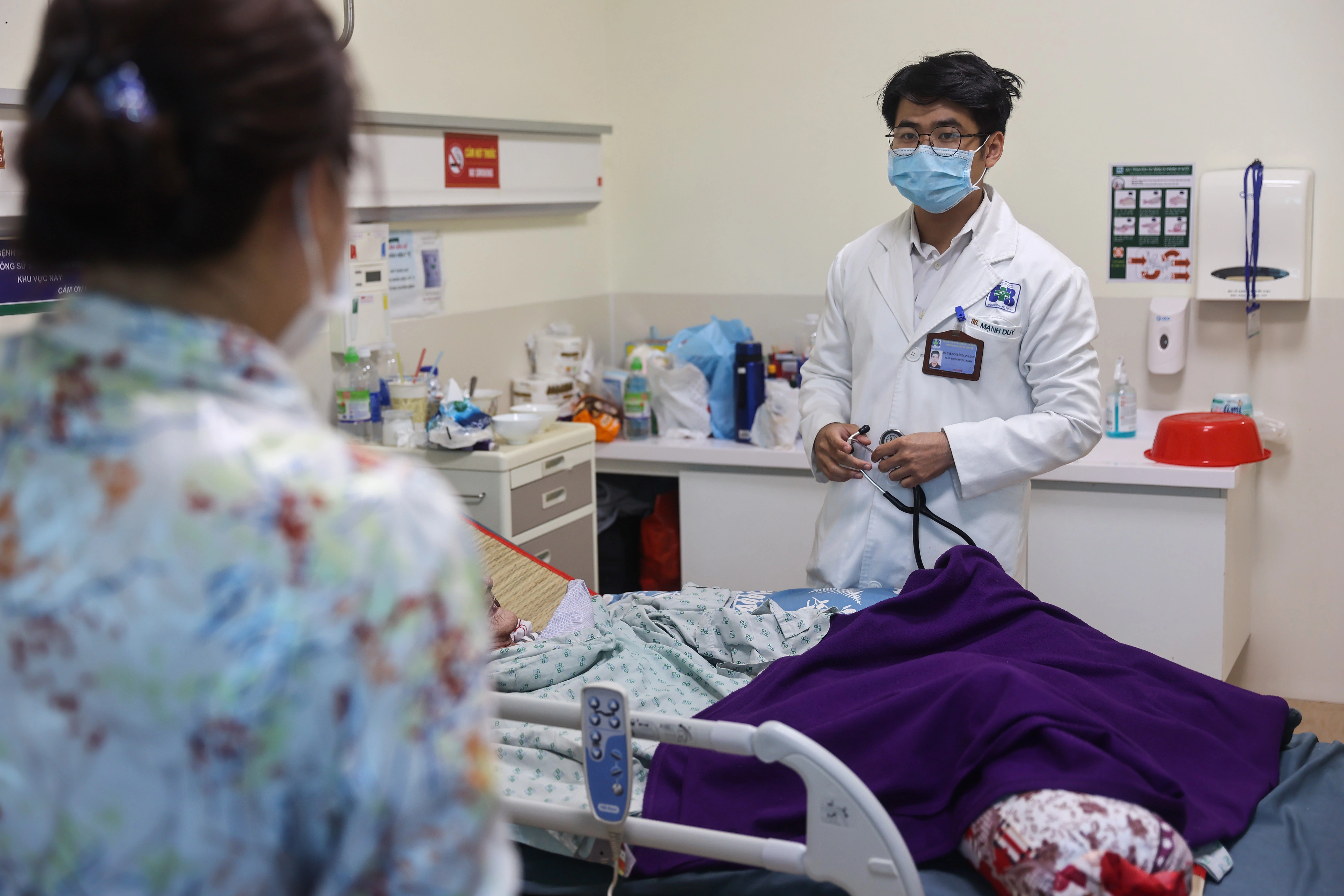 Da Nang voters propose monthly allowances for cancer and kidney failure patients