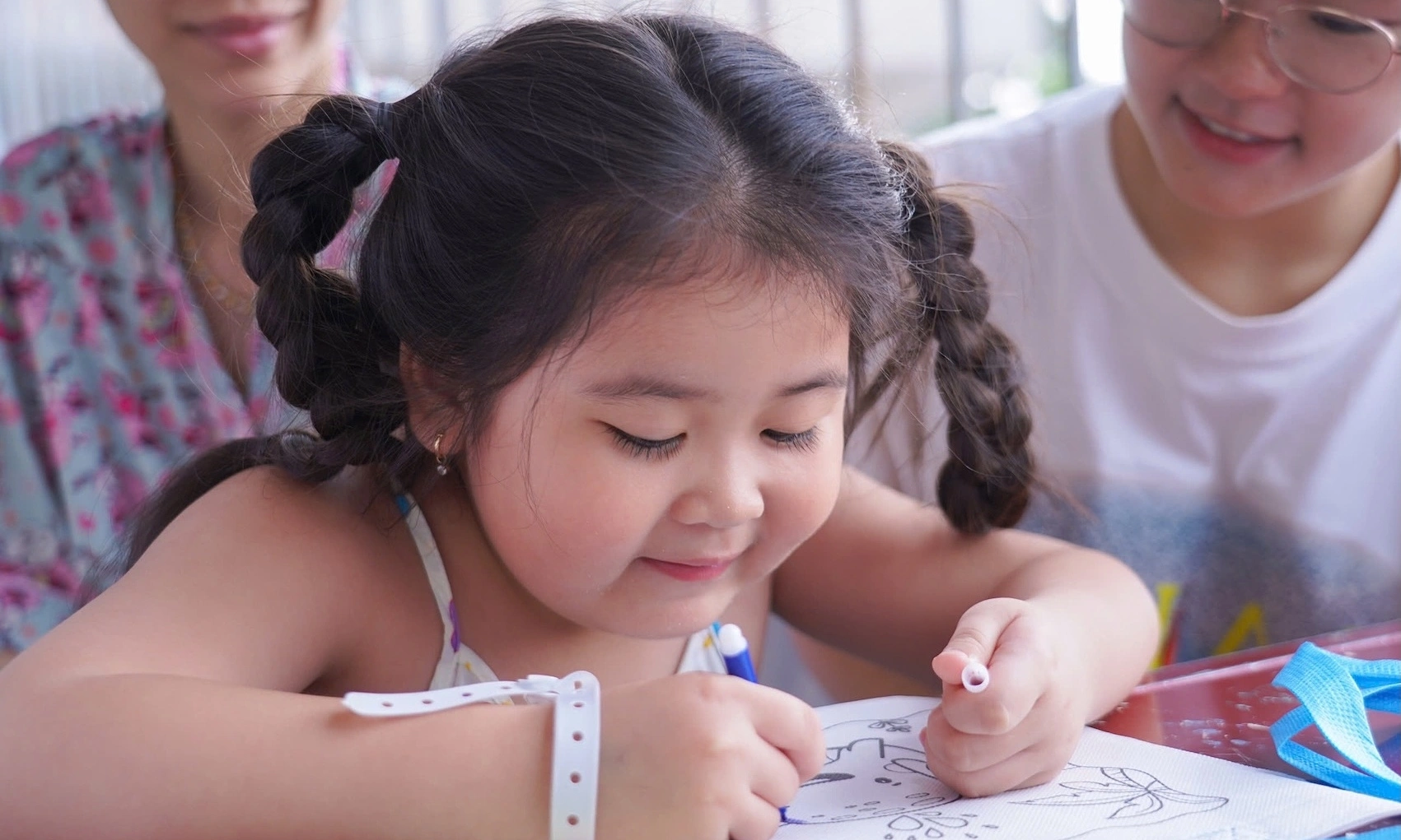 first day of school without school drum sounds for young patients in Ho Chi Minh City