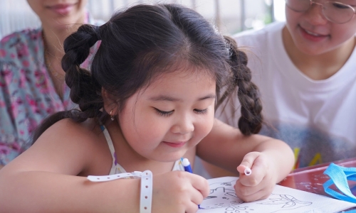 first day of school without school drum sounds for young patients in Ho Chi Minh City