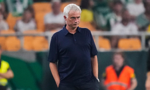Mourinho: 'Opposing player faked injury, looked like he was dead'