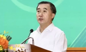 Deputy minister of health Tran Van Thuan suspended from duty