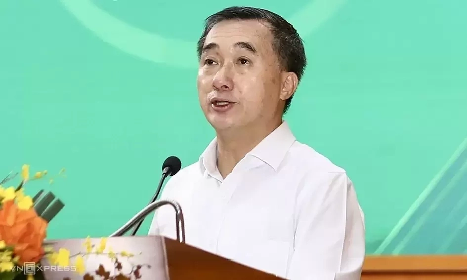 Deputy minister of health Tran Van Thuan suspended from duty