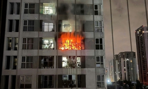 Fire at 9th-floor apartment, mother and two children escape
