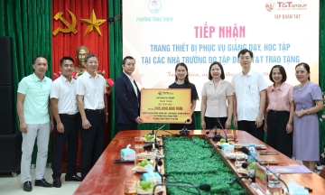 T&T Group sponsors 600 million VND in equipment for Hanoi schools