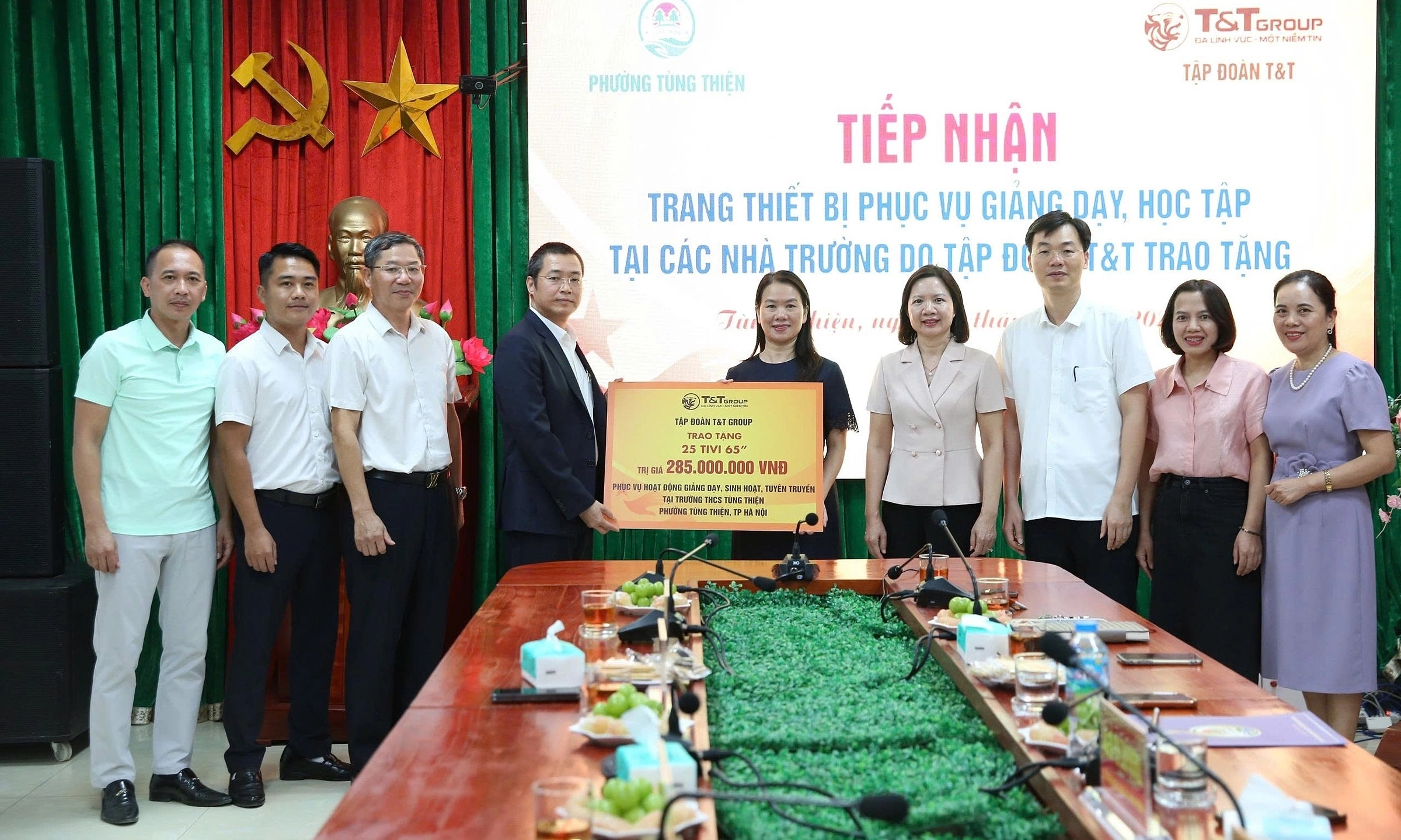 T&T Group sponsors 600 million VND in equipment for Hanoi schools