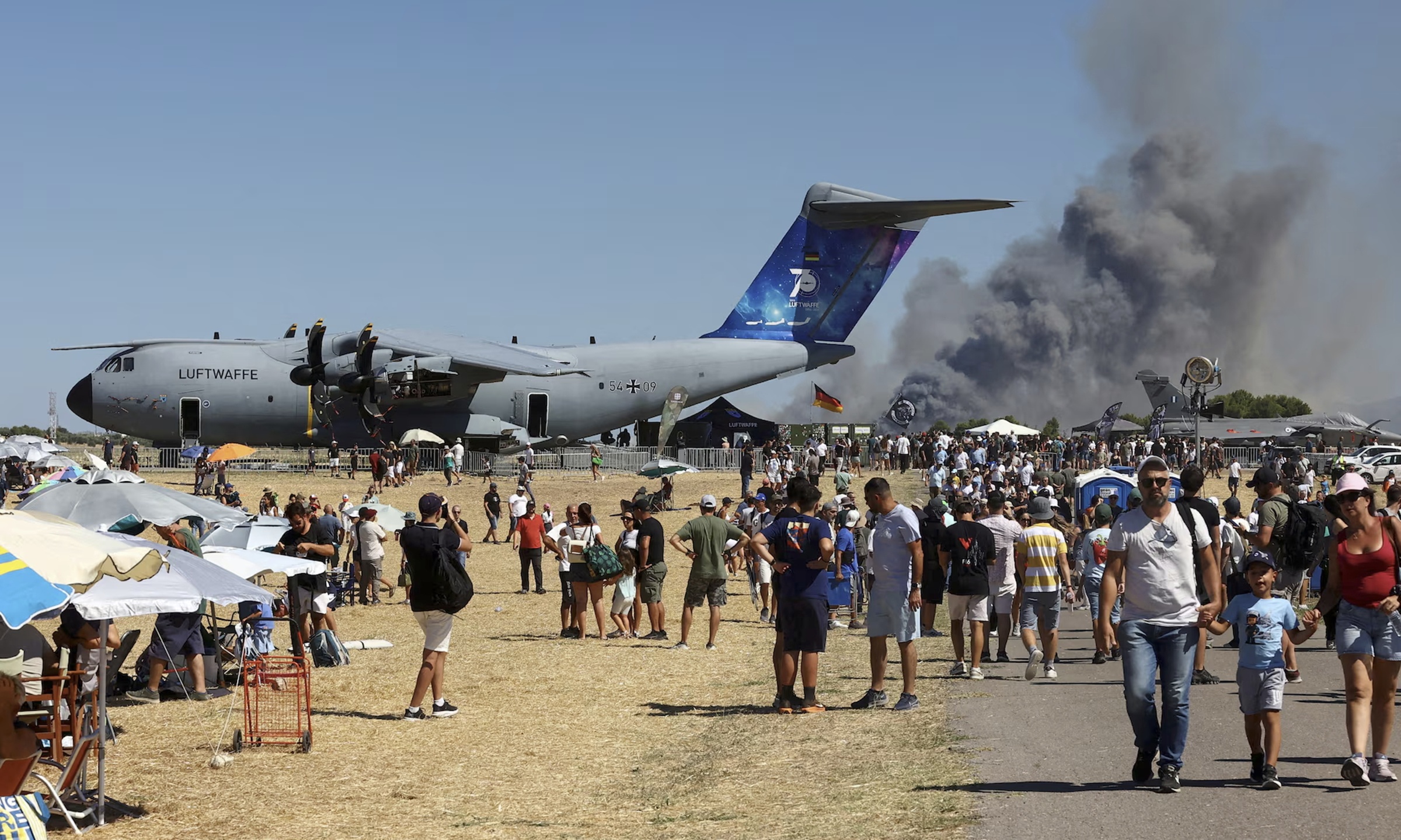 Greek 'phantom' fighter crashes, explodes violently