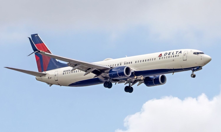 Passengers deplane on request, stranded as airport security closes