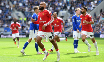 Manchester United lose late victory to Everton