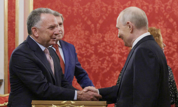Putin meets US envoys for 'frank exchange' on Ukraine