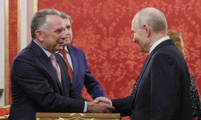 Putin meets US envoys for 'frank exchange' on Ukraine