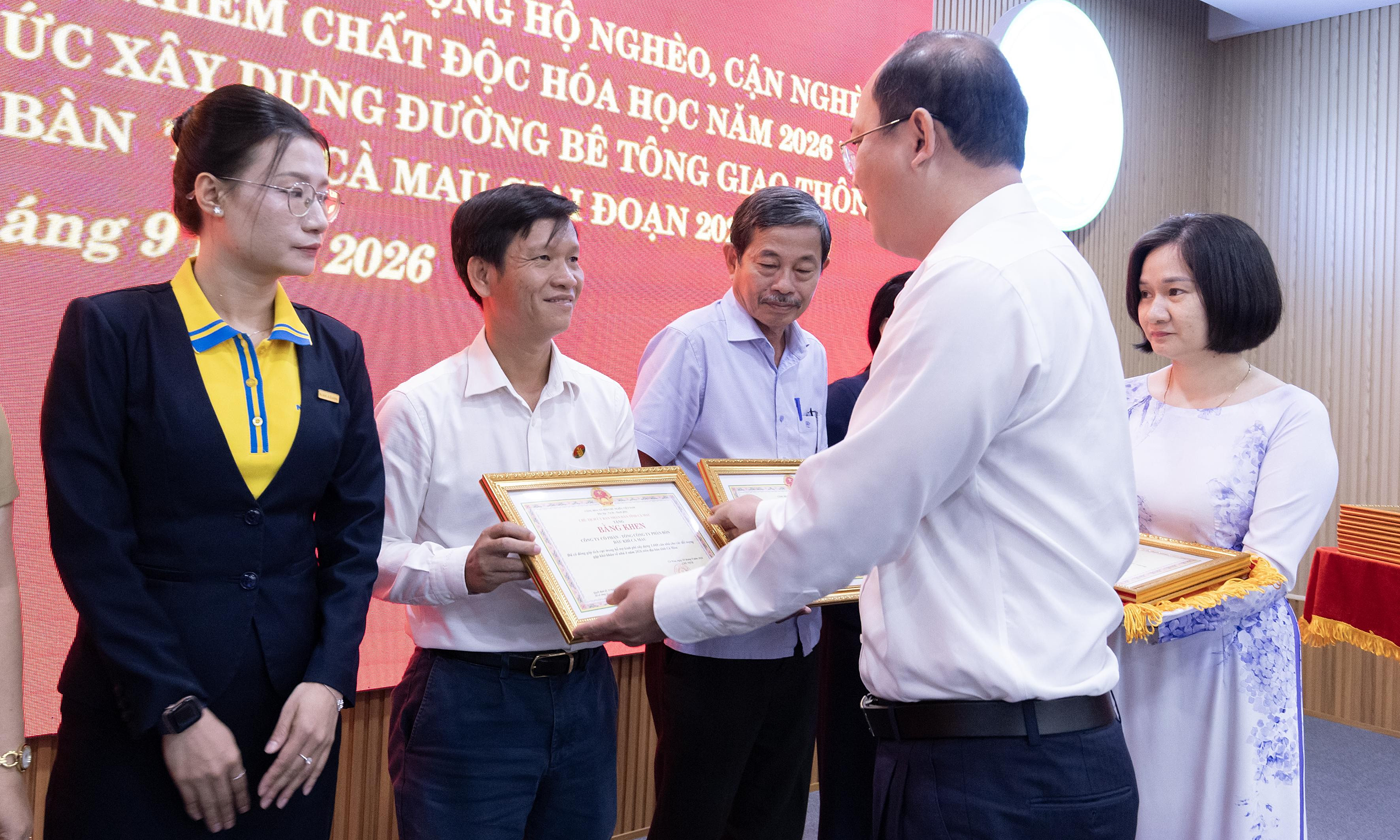 Ca Mau fertilizer receives commendation for social welfare contributions