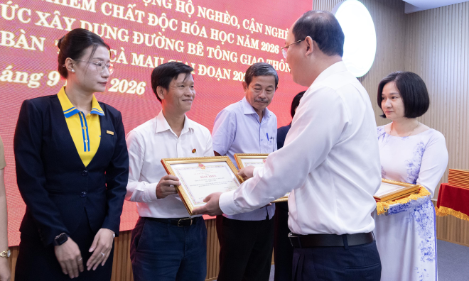 Ca Mau fertilizer receives commendation for social welfare contributions