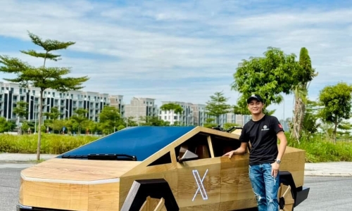 Bac Ninh father creates 30 wooden supercars