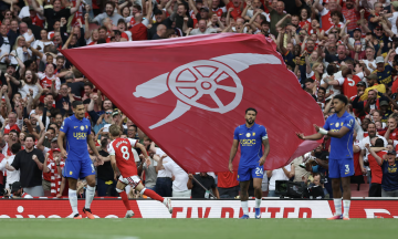 Neville identifies Chelsea's defensive Achilles' heel under Alonso