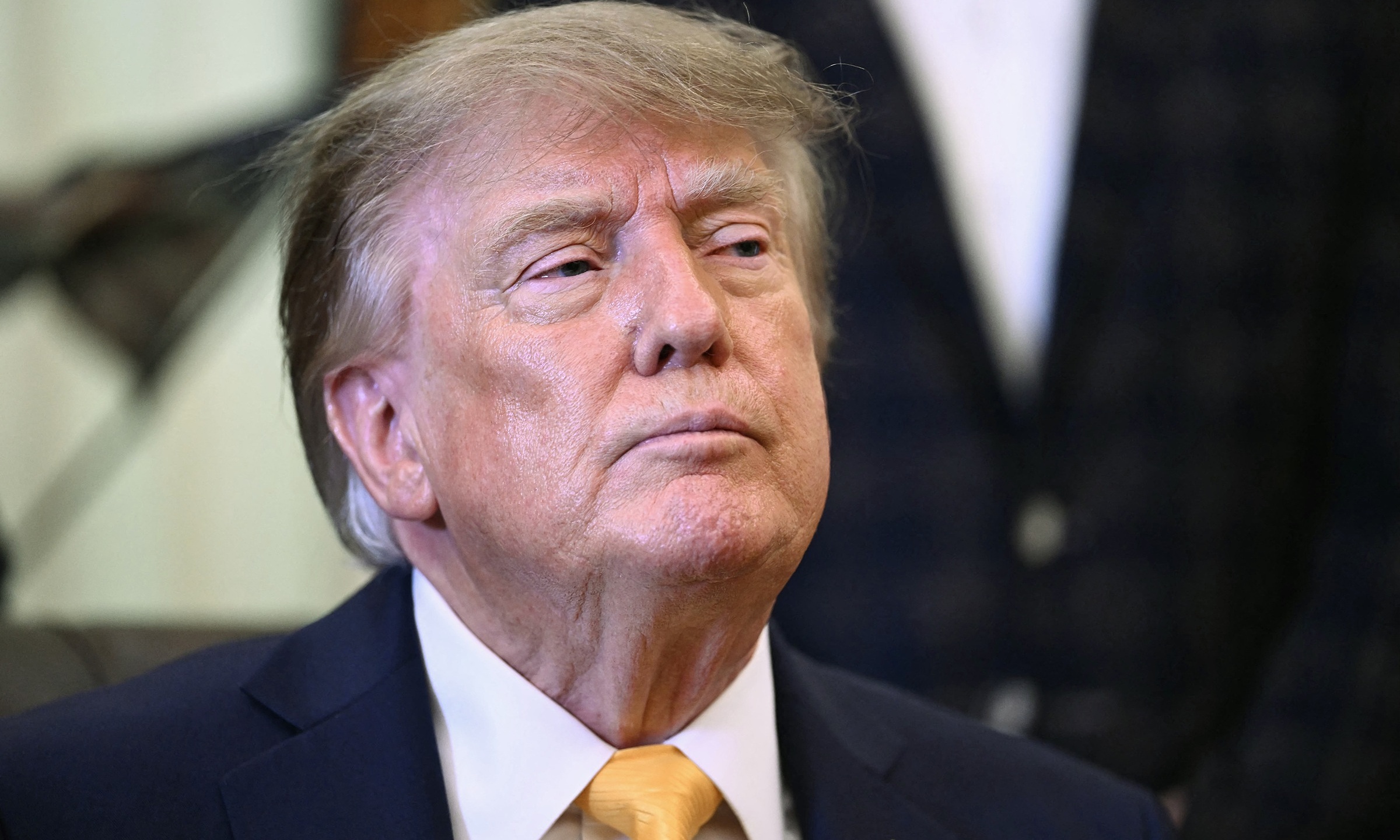 Trump threatens to ban Canadian corporation from selling aircraft in US