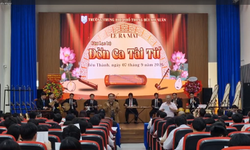 Free school teaches Don Ca Tai Tu