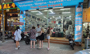 Woman buys shoes in Nha Trang, sends them to Russia, only to discover they are fake