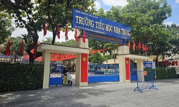 Principal of 'mega-school' with over 10,500 students: no major difficulties have arisen yet
