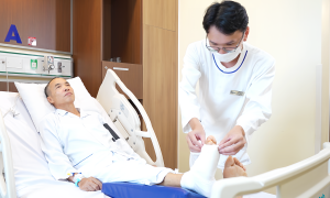 Bone infection from diabetic complications after wart removal