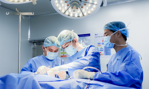 Simultaneous joint replacement and bone fixation for a woman