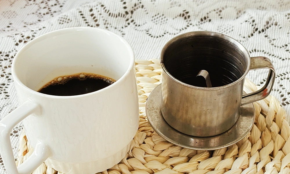 How to drink coffee to limit tooth staining