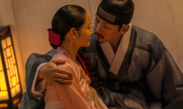 Son Ye Jin stars in 19+ love triangle drama