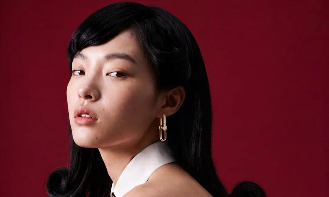 AI sensation graces fashion magazine in luxury attire