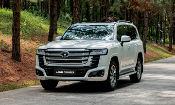 Toyota Land Cruiser hybrid priced at 4,71 billion VND