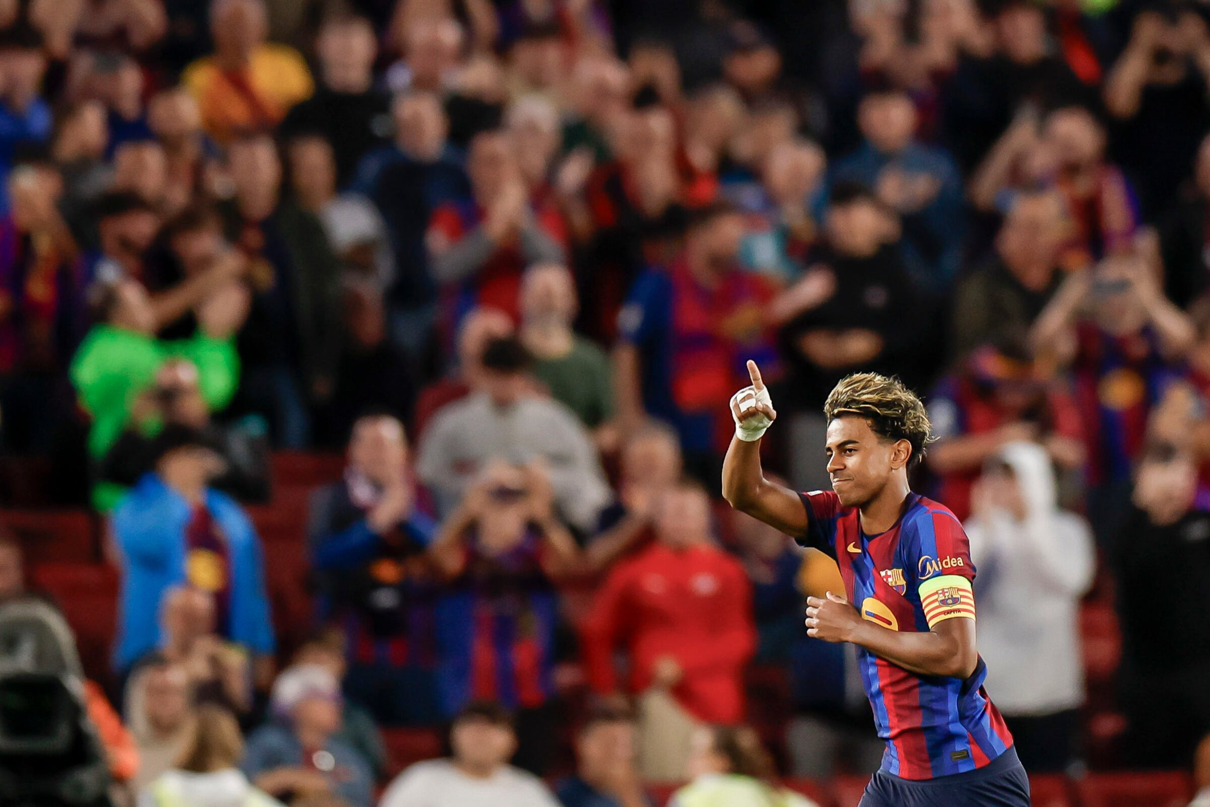 Barca dominates Champions League opener