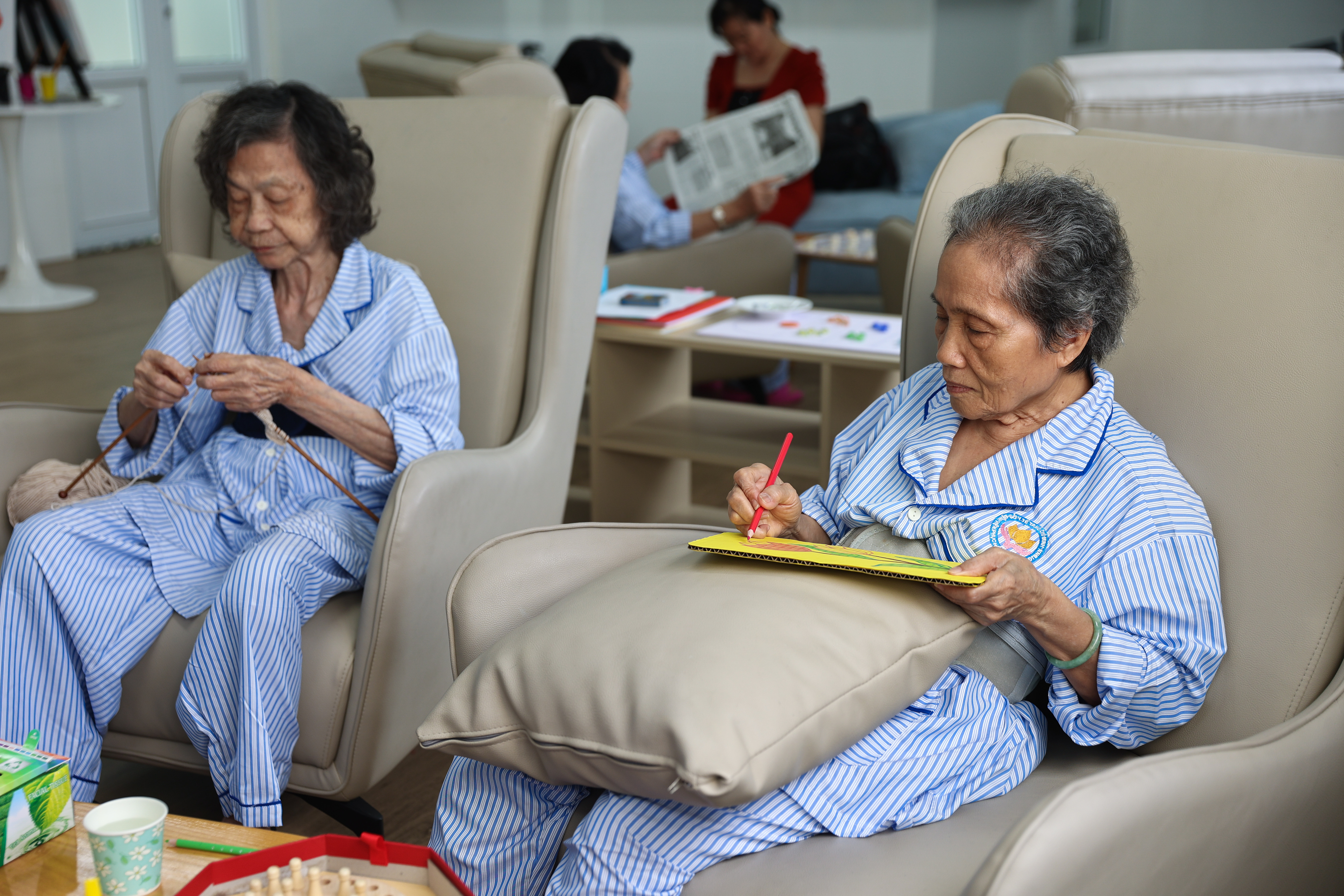 Vietnam guides preparation for old age from 40