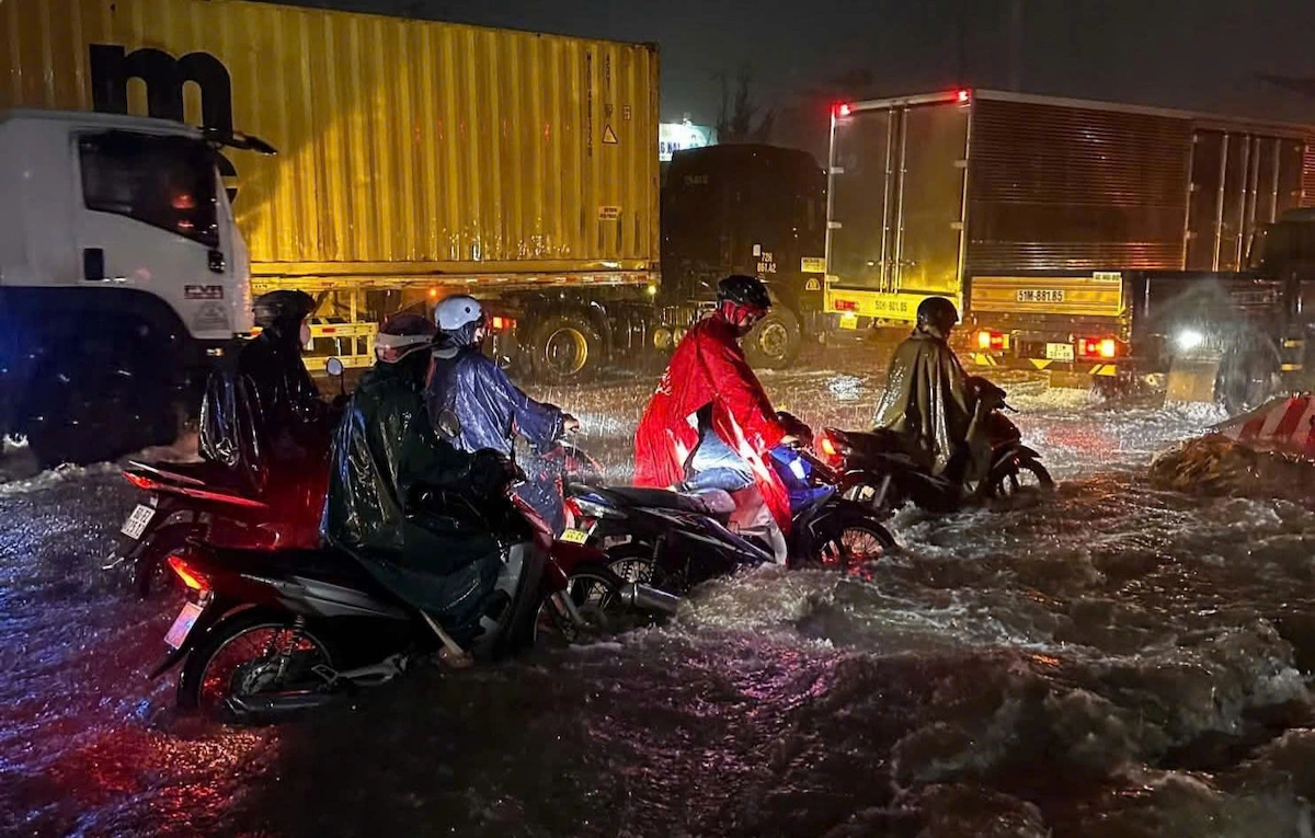 Two swept into stream during heavy rain in Dong Nai