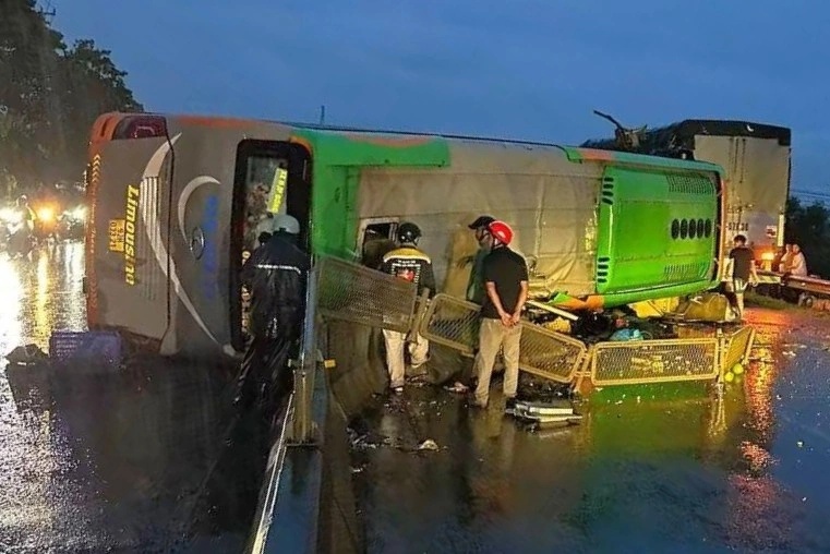 Sleeper bus overturns on national highway, six people injured