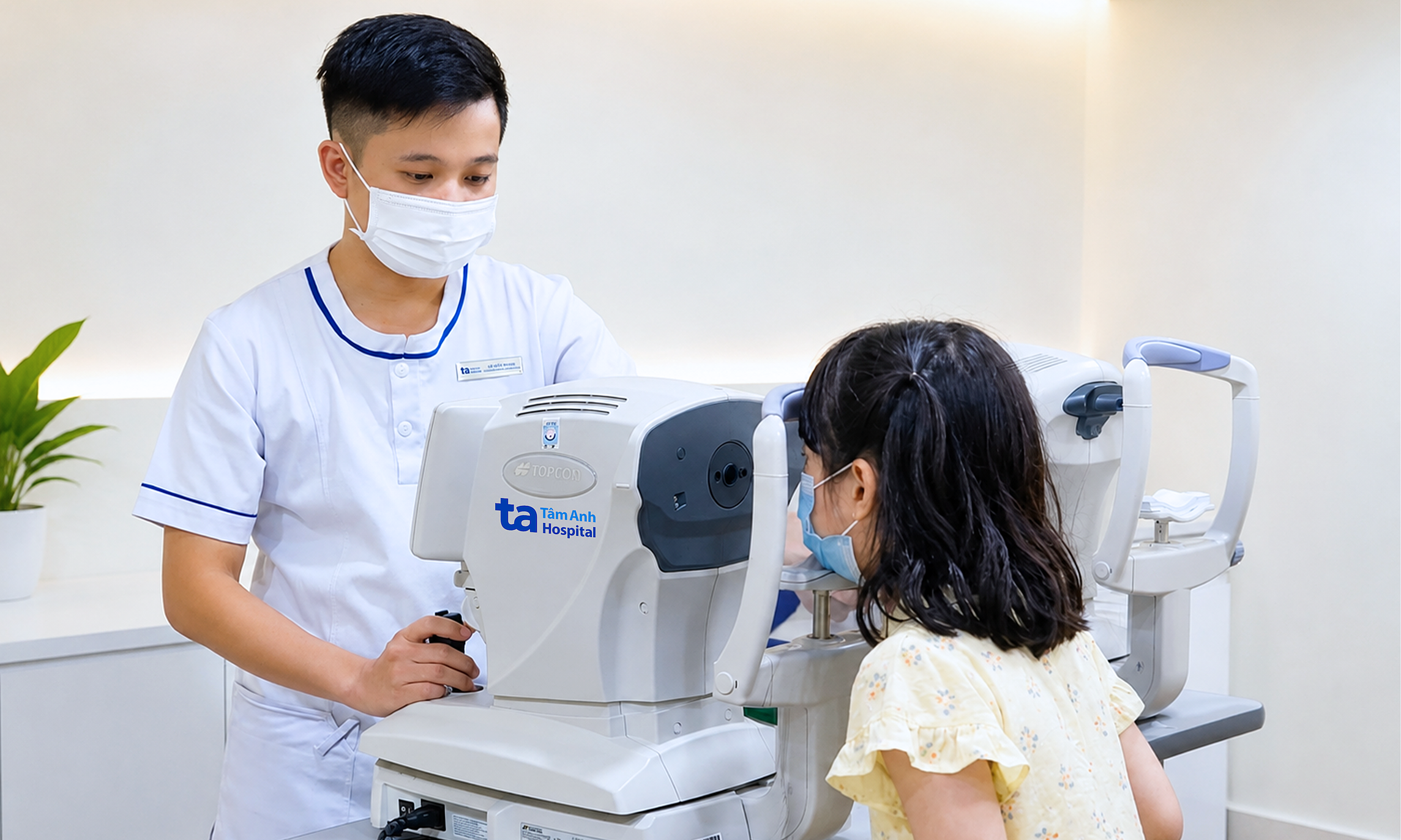 6-year-old girl diagnosed with 7 diopters of farsightedness