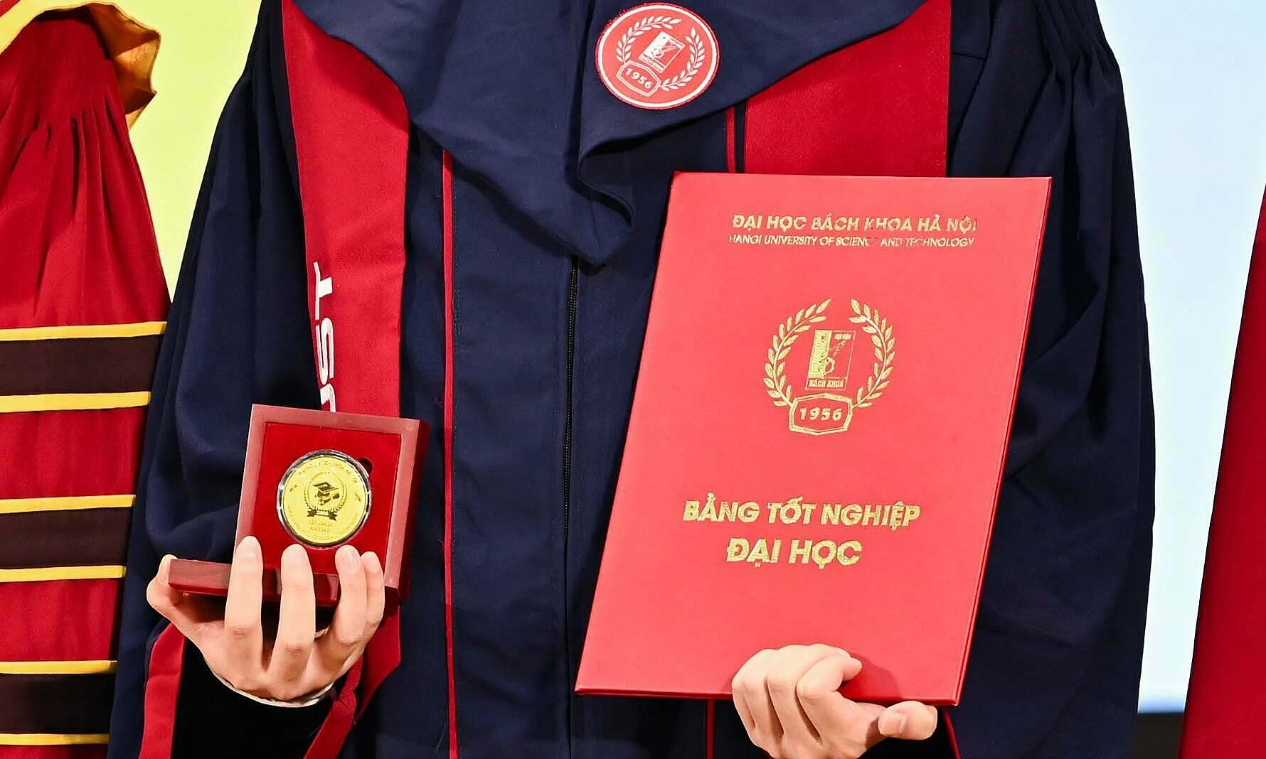 Three Hanoi University of Science and Technology Students Graduate with Perfect 4.0 GPAs