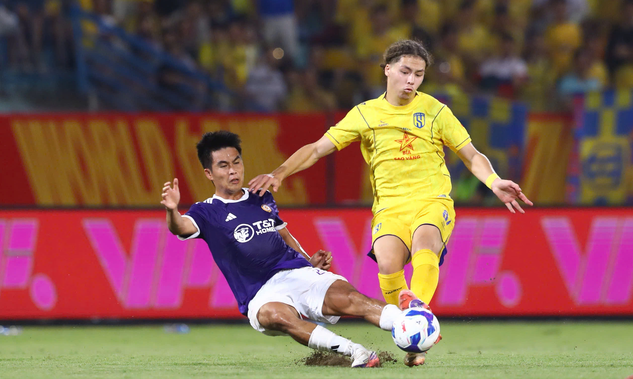 Hanoi FC suffers heaviest defeat in 14 years against SLNA