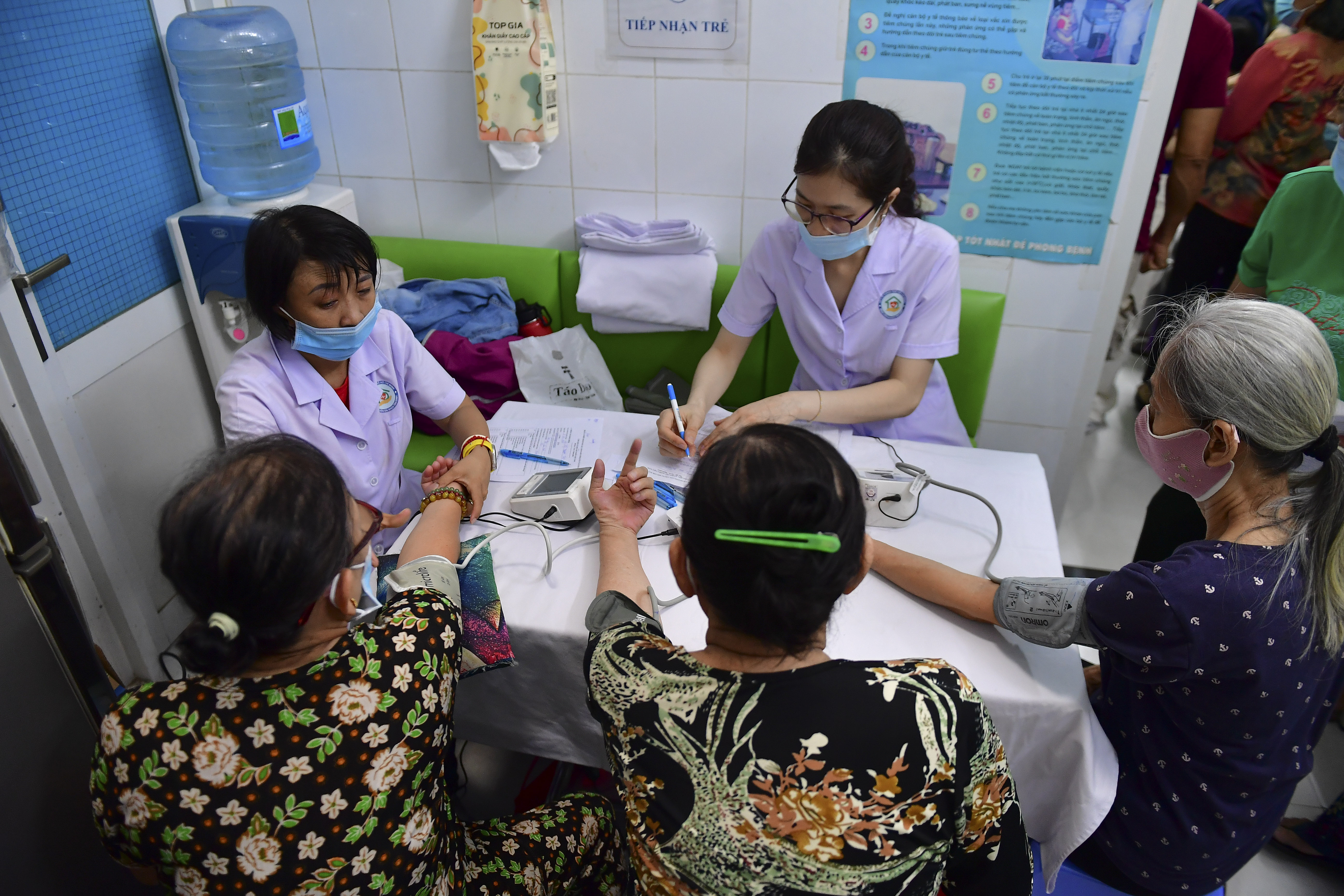 Experts warn of infection burden in older adults