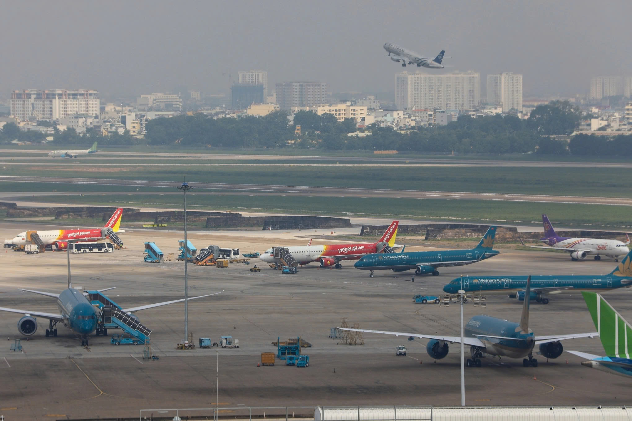 10 areas near Tan Son Nhat flight paths frequently see UAVs, kites