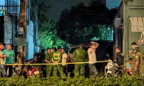 Police cordon off alley, hunt murder suspect in Ho Chi Minh City