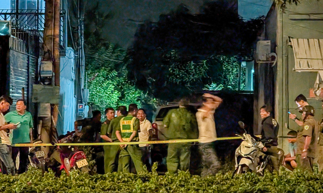 Police cordon off alley, hunt murder suspect in Ho Chi Minh City